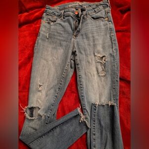 ✨ Universal Thread sz6 Distressed Skinny Jeans